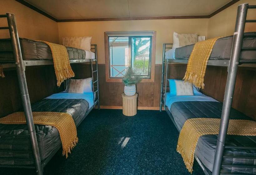 تختخواب در اتاق مشترک, Lake Mahinapua