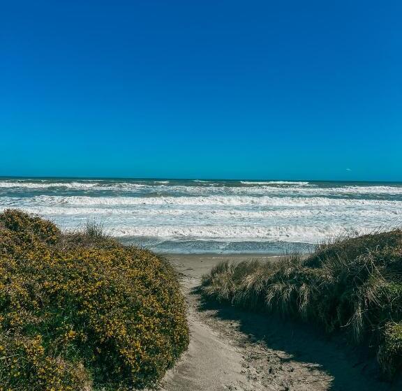 تختخواب در اتاق مشترک, Lake Mahinapua