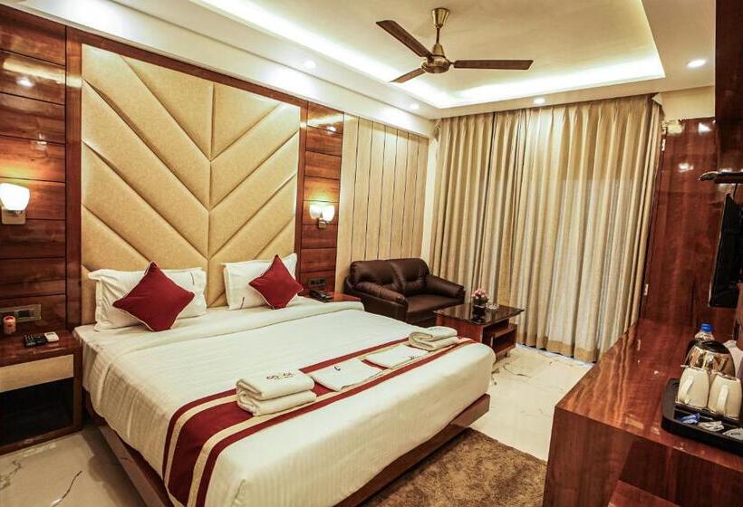 Номер Deluxe Кровать Кинг, Gogol Beach Resort !! Luxury Room With Mesmerizing Sunset Views & Free Parking !!
