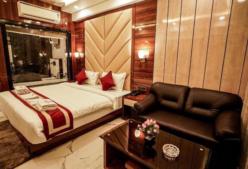 חדר דחוקס עם מיטת קינג, Gogol Beach Resort !! Luxury Room With Mesmerizing Sunset Views & Free Parking !!