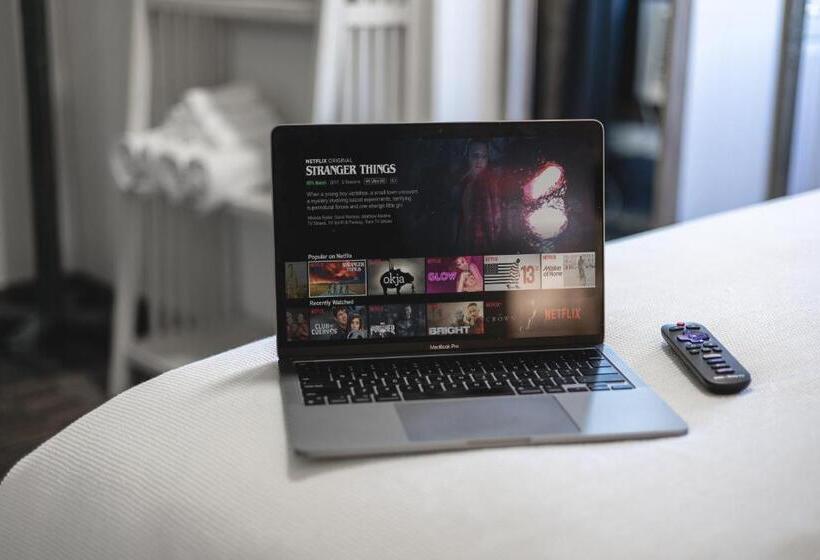 Студия Deluxe, Copperhead Lodge