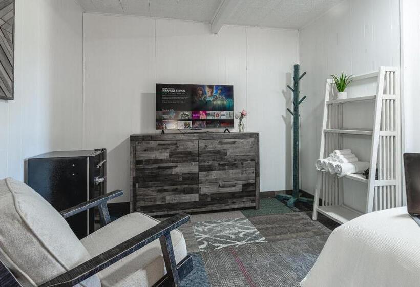 豪华工作室, Copperhead Lodge