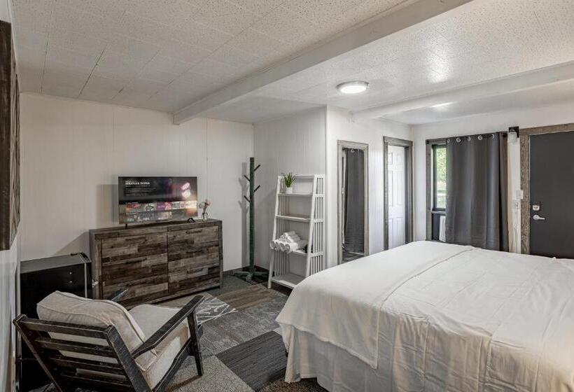 豪华工作室, Copperhead Lodge