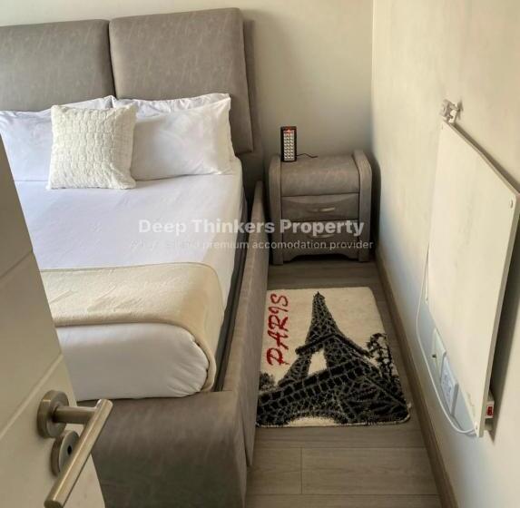 شقة غرفتين, Deep Thinkers Property