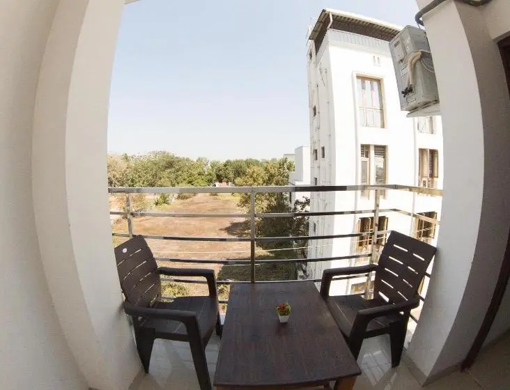 バルコニー付きスタンダードステューディオ, Royal Beach Service Apartment