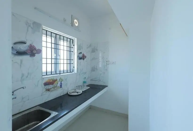 バルコニー付きスタンダードステューディオ, Royal Beach Service Apartment