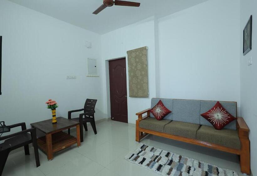 标准工作室带阳台, Royal Beach Service Apartment