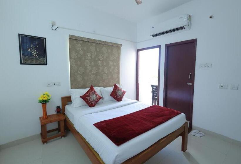 标准工作室带阳台, Royal Beach Service Apartment