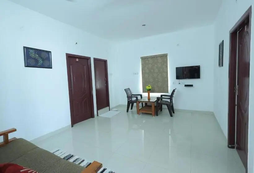 ファミリーステューディオ, Royal Beach Service Apartment