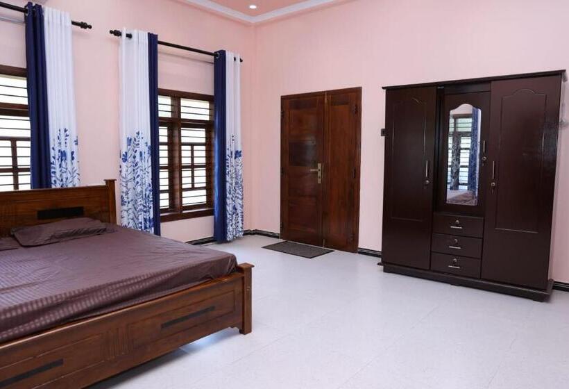 اتاق استاندارد با وان آب گرم, Hajiz Palace