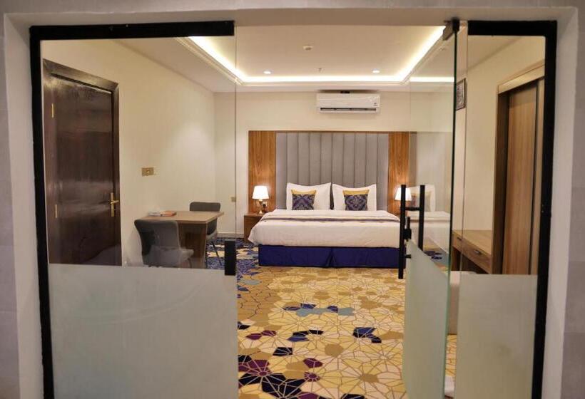 带大床的套房, فندق الزوين   Alzuwain