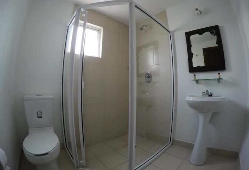 غرفة قياسية ثلاثية مطلة علي الحديقة, H1915 Hotel Boutique