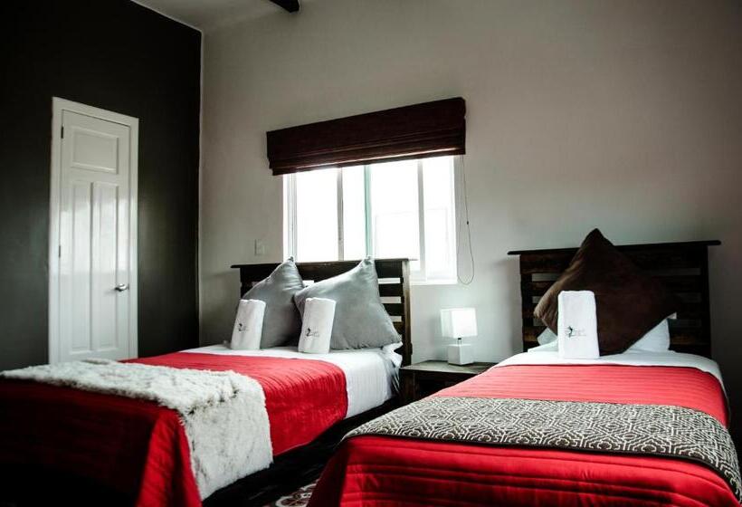 غرفة قياسية ثلاثية مطلة علي الحديقة, H1915 Hotel Boutique