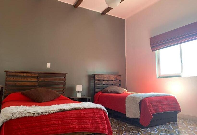 غرفة قياسية ثلاثية مطلة علي الحديقة, H1915 Hotel Boutique