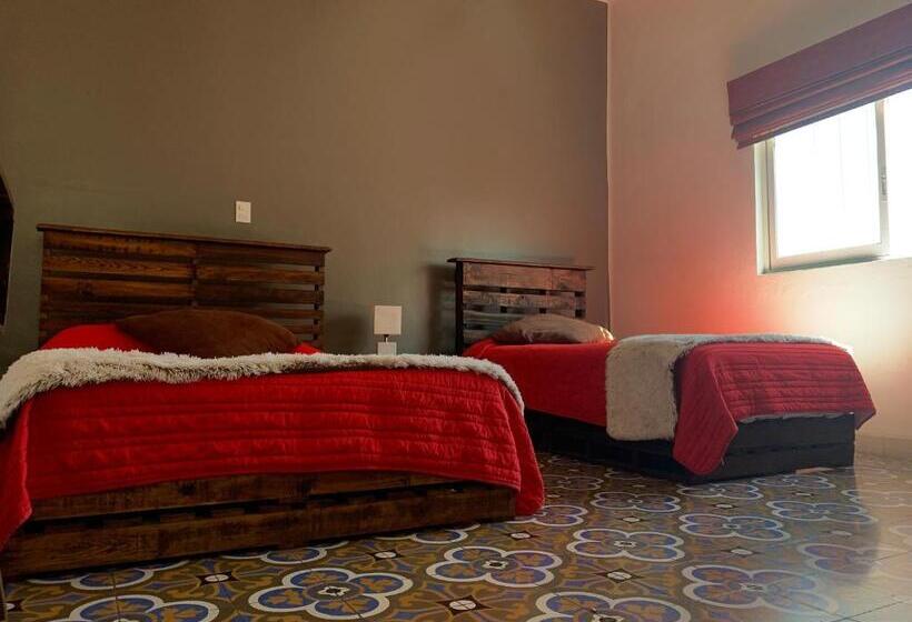 غرفة قياسية ثلاثية مطلة علي الحديقة, H1915 Hotel Boutique