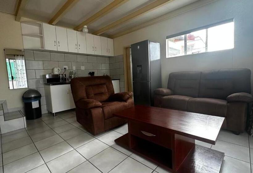 דירת שני חדרים, Lily Park Themepark