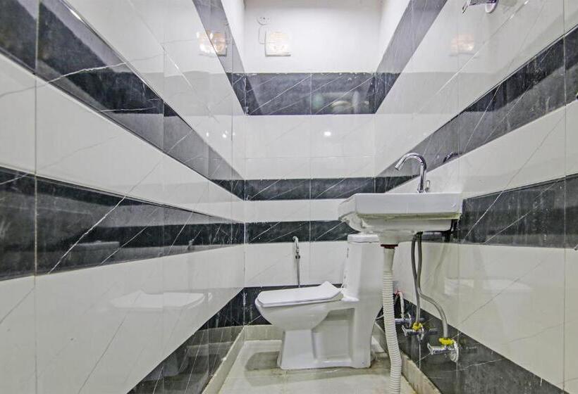 Quarto Triplo Clássico, Oyo Flagship Rk Plaza