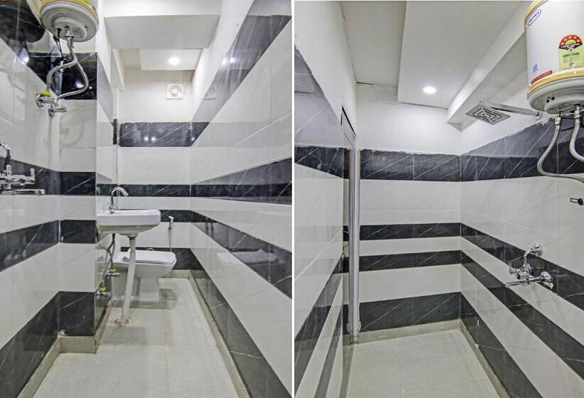 Quarto Triplo Clássico, Oyo Flagship Rk Plaza