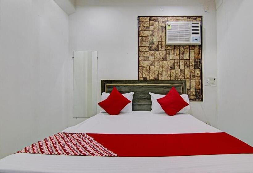 Quarto Triplo Clássico, Oyo Flagship Rk Plaza