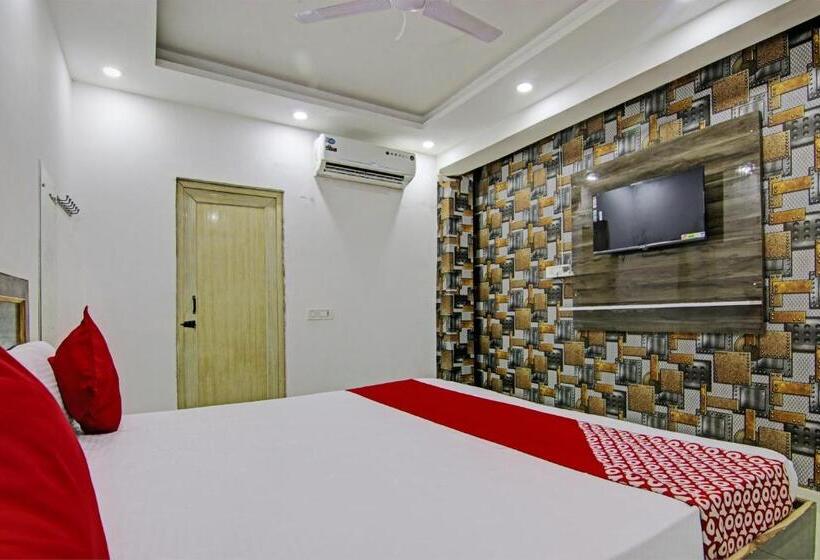 Quarto Triplo Clássico, Oyo Flagship Rk Plaza