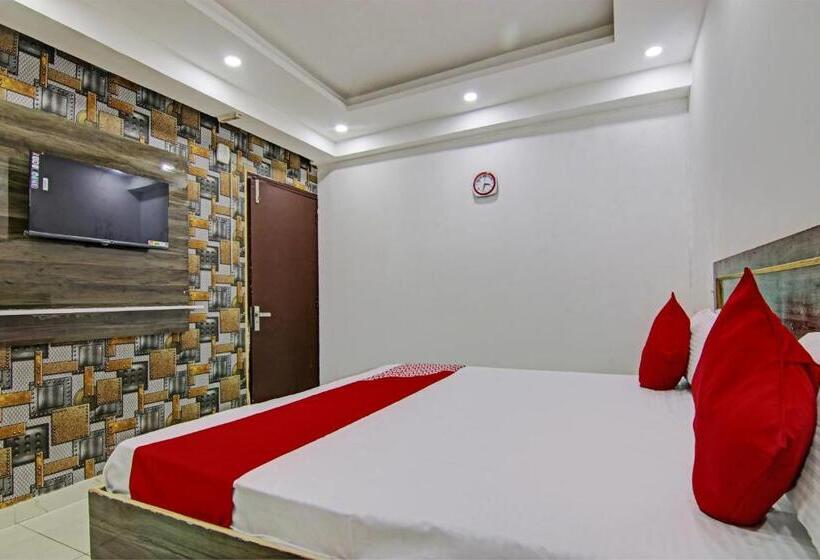 Quarto Triplo Clássico, Oyo Flagship Rk Plaza