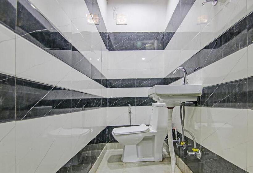 Quarto Triplo Clássico, Oyo Flagship Rk Plaza