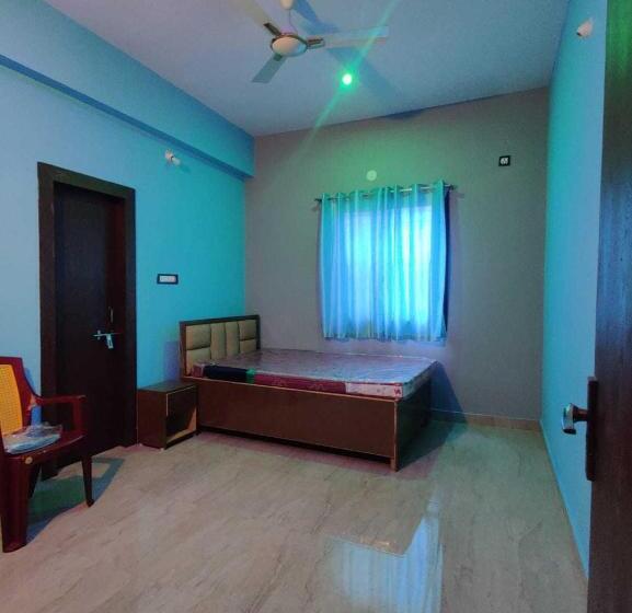 Трехместный Номер Классика, Oyo Radha Mohan Inn