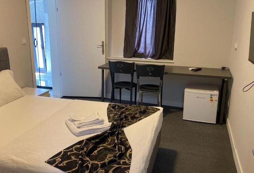 标准单人间, Red Flag