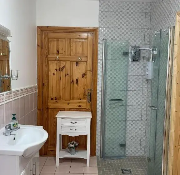 スタンダードルーム, Garrenmore Lodge B&b