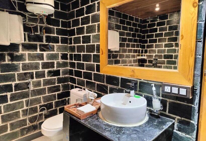 Семейное Бунгало, Great Empire