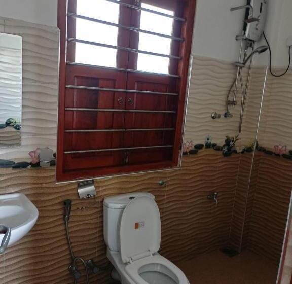 Номер Стандарт Трехместный, Rock Caffee Holiday Inn