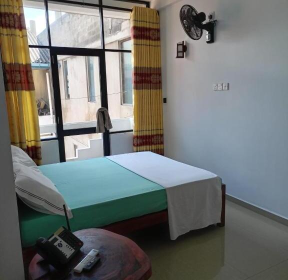 Номер Deluxe с Балконом, Rock Caffee Holiday Inn