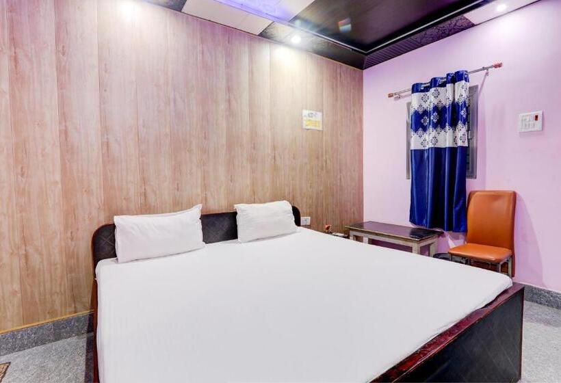 三人经典房间, Satyam Shivam Sundaram