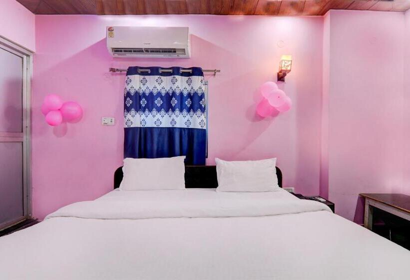 三人经典房间, Satyam Shivam Sundaram