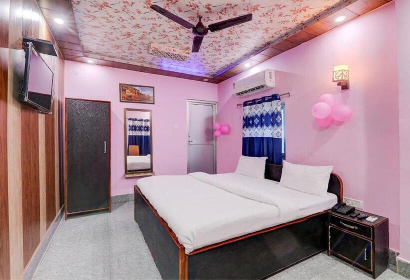 三人经典房间, Satyam Shivam Sundaram