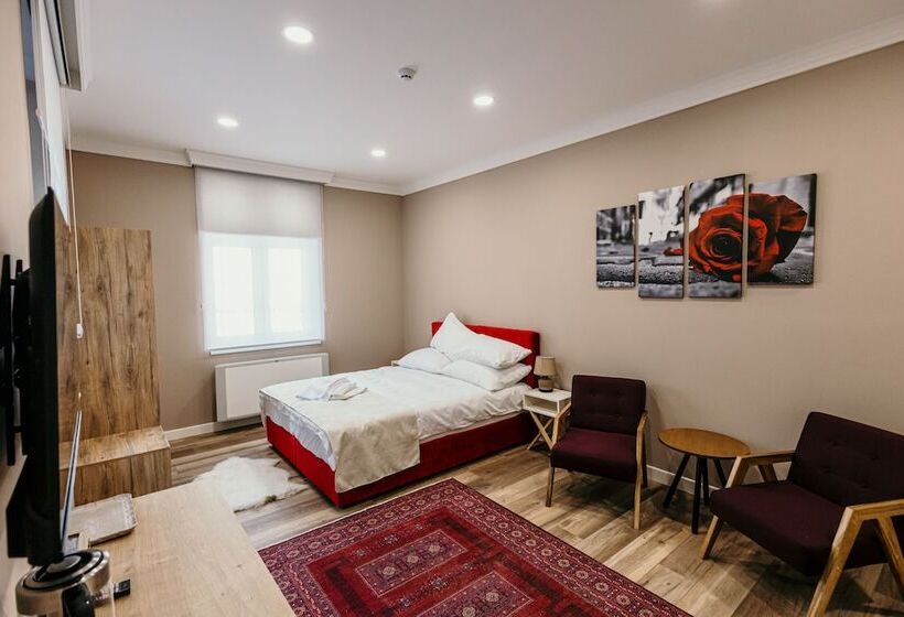 سوییت خانوادگی, Pansion Fawlty Towers Sarajevo