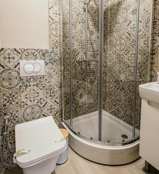 سوییت خانوادگی, Pansion Fawlty Towers Sarajevo