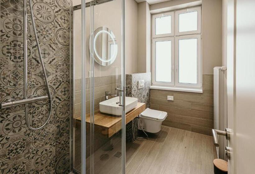 اتاق استاندارد با بالکن, Pansion Fawlty Towers Sarajevo