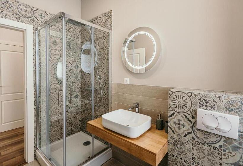 اتاق استاندارد با بالکن, Pansion Fawlty Towers Sarajevo