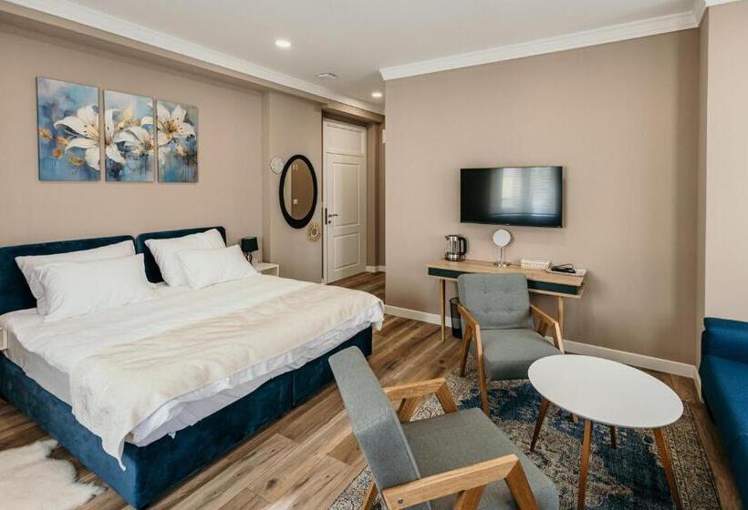 اتاق استاندارد با بالکن, Pansion Fawlty Towers Sarajevo