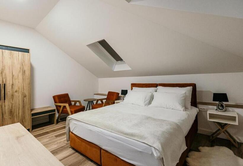 1 Bedroom Penthouse Apartment, Pansion Fawlty Towers Sarajevo