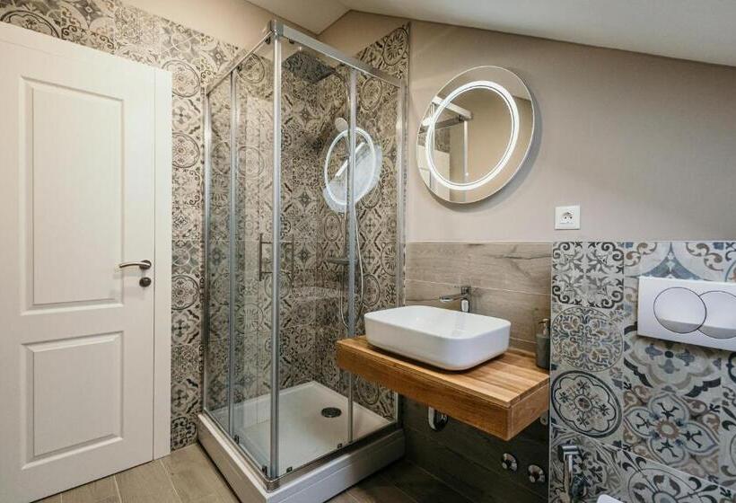 1 Bedroom Penthouse Apartment, Pansion Fawlty Towers Sarajevo