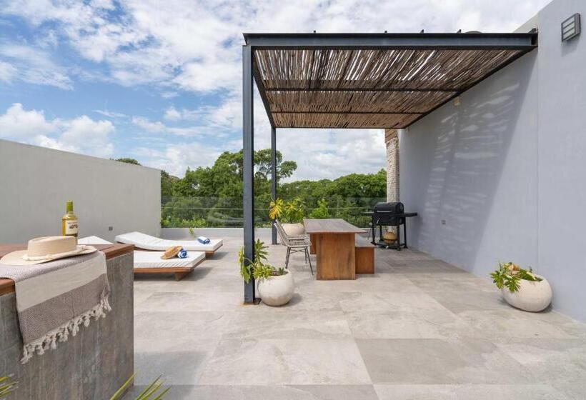 Deluxe Suite King Bed, Xp Tulum