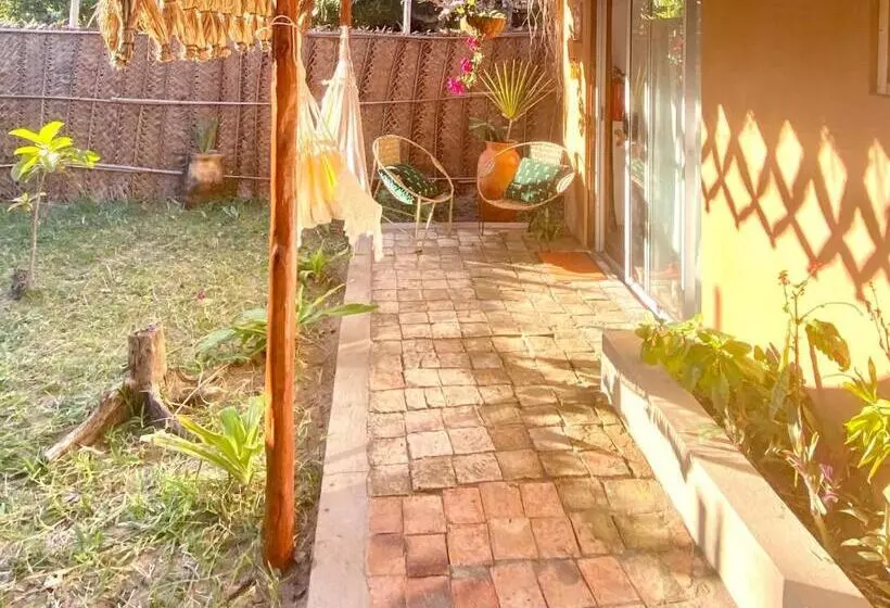 اتاق راحتی سه تخته, Mozambeat Motel