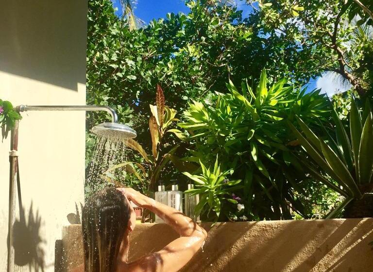 מיטה בחדר משותף, Mozambeat Motel