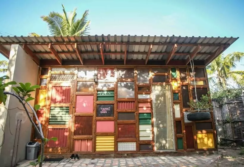 تختخواب در اتاق مشترک, Mozambeat Motel