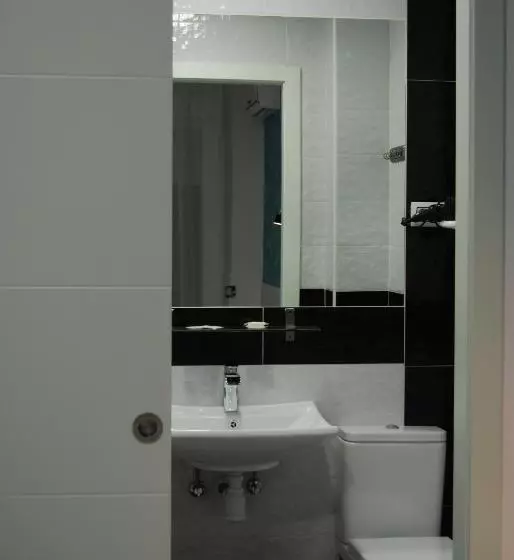اتاق استاندارد یک نفره, Hostal Petite Maman