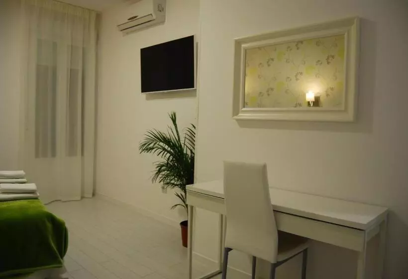 اتاق لوکس با تراس, Hostal Petite Maman