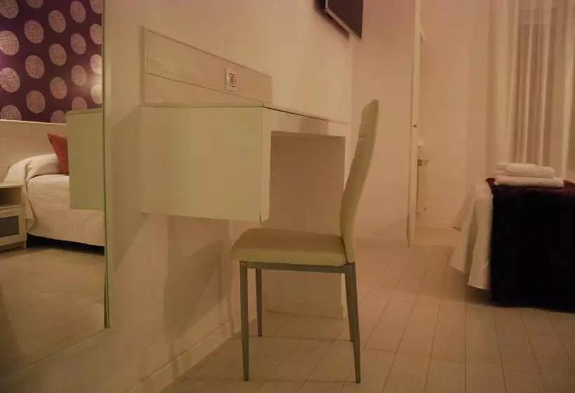 اتاق سوپریور سه تخته, Hostal Petite Maman