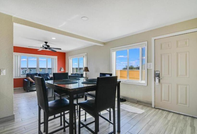 2 Bedrooms Suite Sea View, Anthony's On The Beach